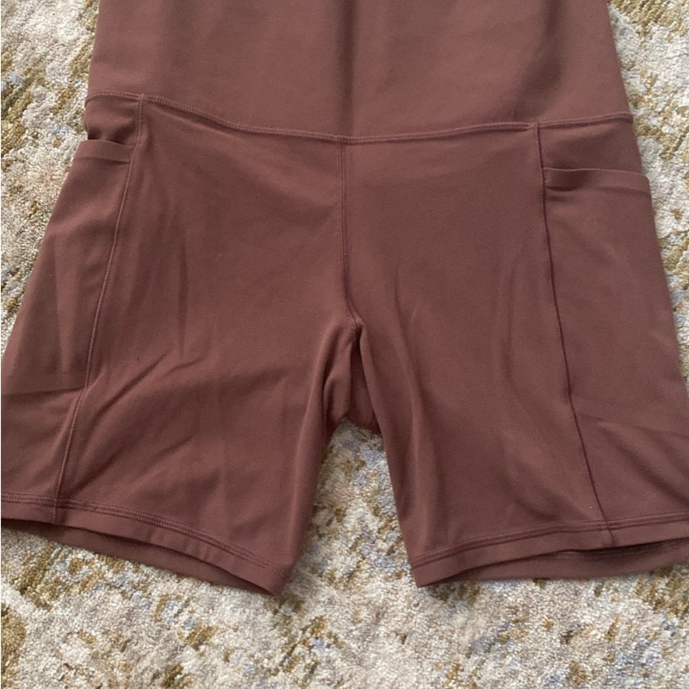Athleta Women's salutation 7 inch biker shorts Medium